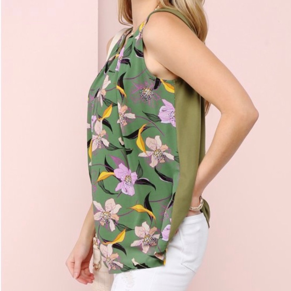 Ninexis Sleeveless Round Neck Floral Printed Pleated Top